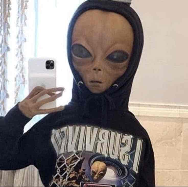 y 👽